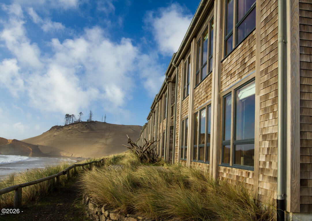 Property Photo:  33000 Cape Kiwanda Dr Unit 8, Wk 25  OR 97135 