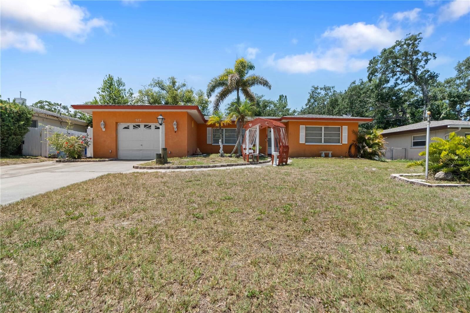 Property Photo:  927 Parkwood Drive  FL 34698 