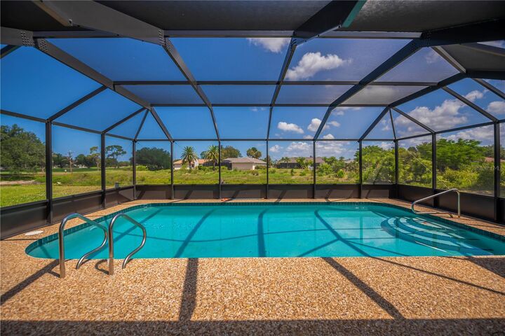 Property Photo:  1009 Squaw Valley Court  FL 34293 
