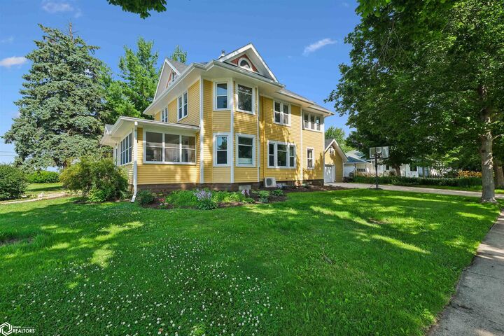 Property Photo: 321 4th Avenue IA 50112