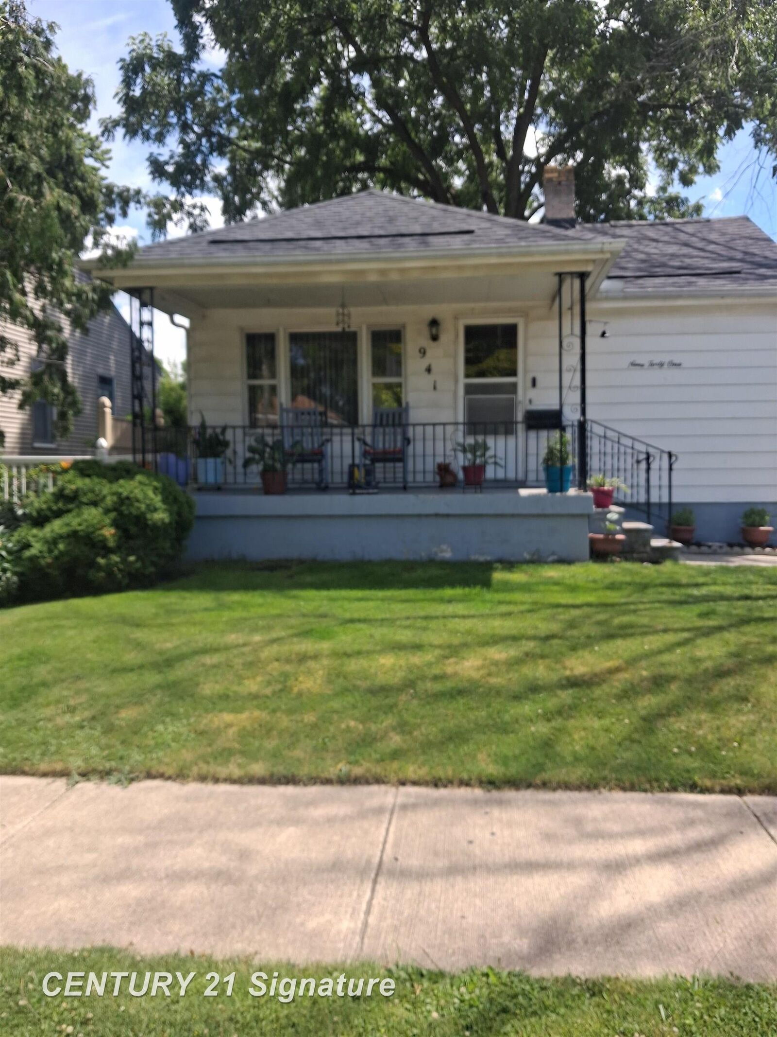 Property Photo:  941 Bloor Avenue  MI 48504 