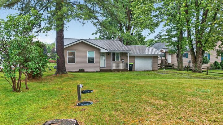 Property Photo:  1043 McKimmy Drive  MI 48612 