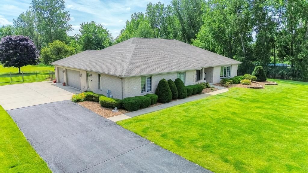 Property Photo: 24031 S Schoolhouse Road IL 60442