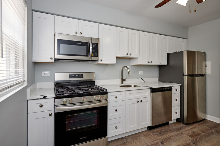 Property Photo:  416 Laurel Avenue 1  IL 60016 