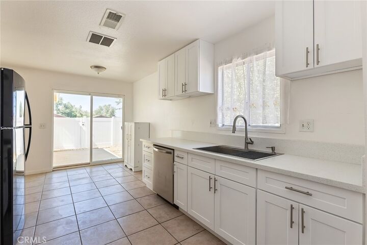 Property Photo:  40712 179th E  CA 93535 