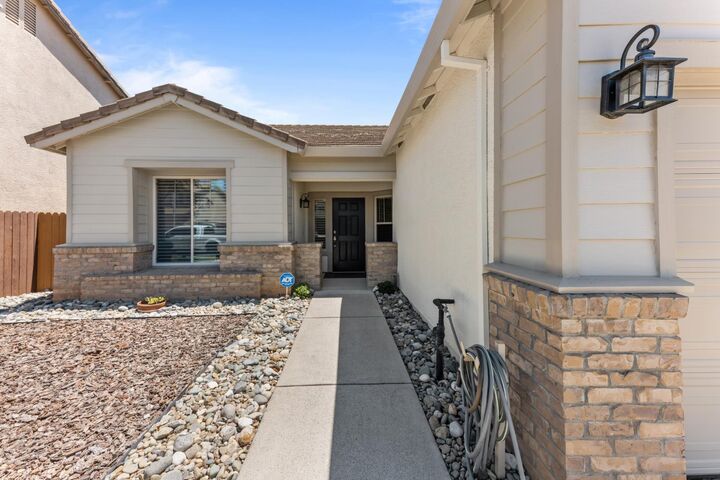 Property Photo:  1616 Apple Way  CA 95747 