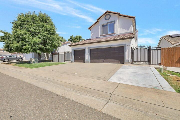 Property Photo:  8401 Carriage Oaks Way  CA 95843 