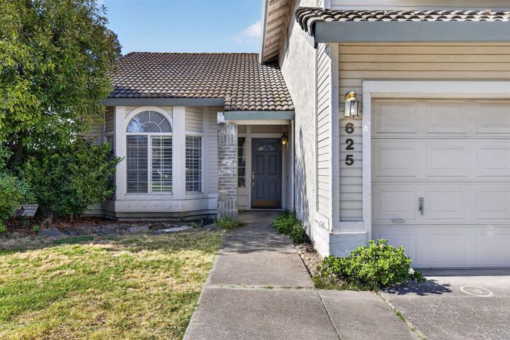 Property Photo:  625 Vernon Oaks Drive  CA 95678 