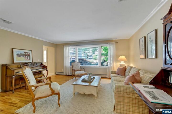 Property Photo:  25 Hollywood Avenue  NJ 07630 