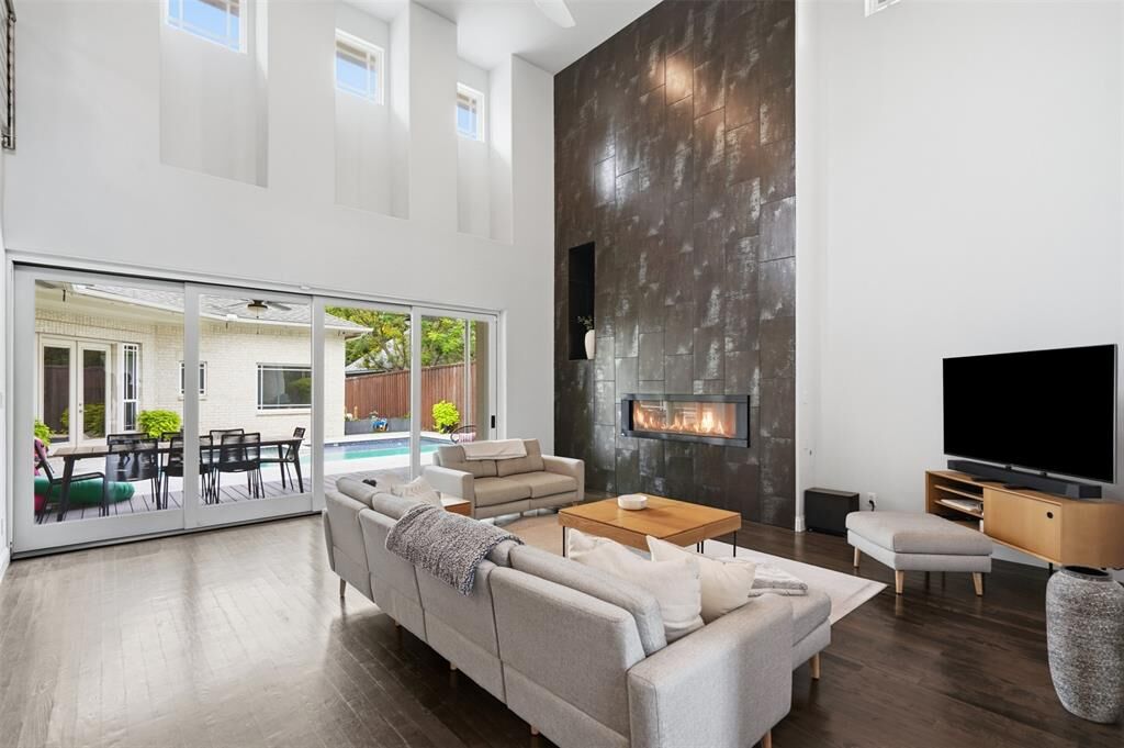 Property Photo: 6010 Belmont Avenue TX 75206