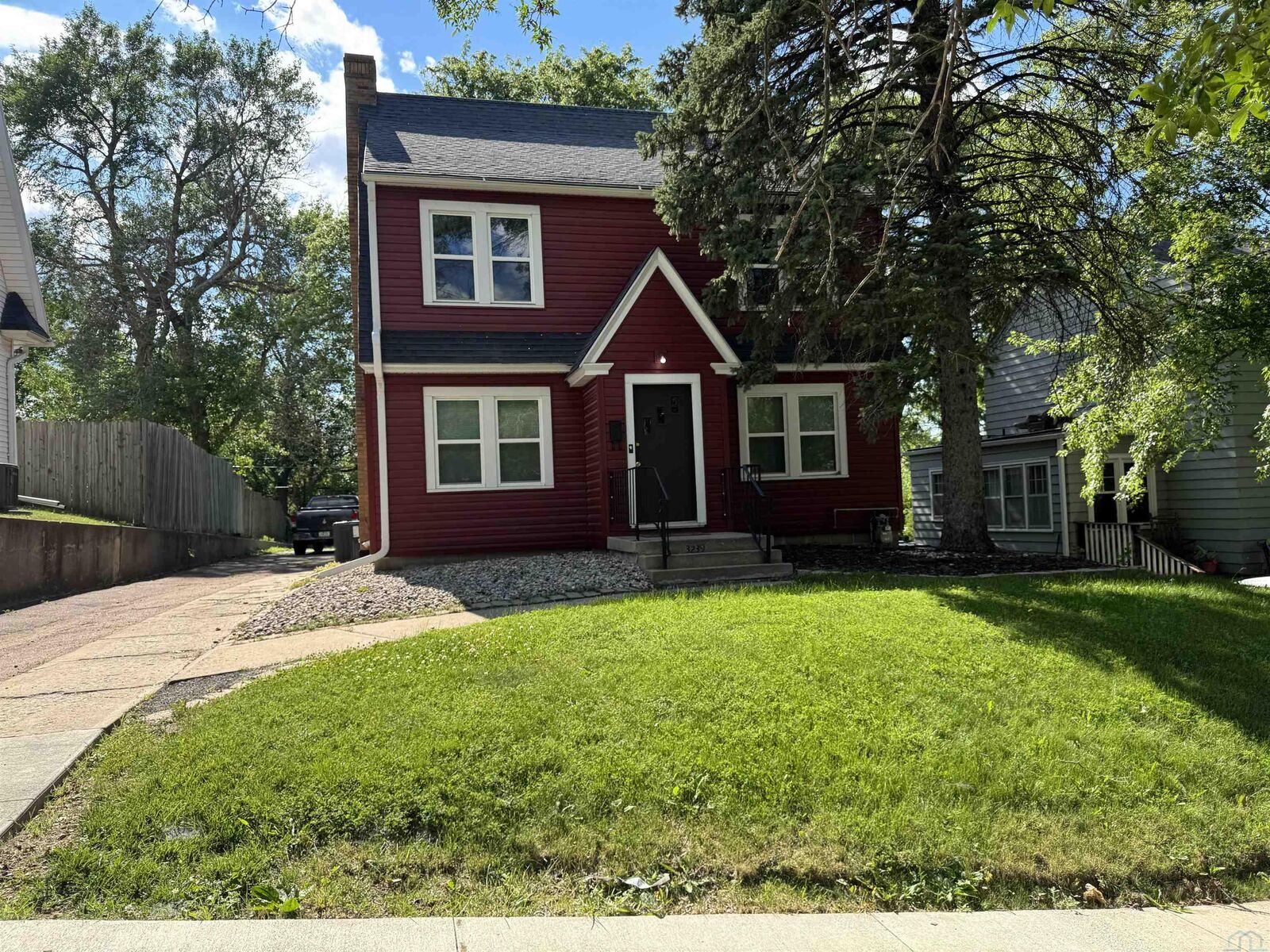 Property Photo:  3239 Pierce St  IA 51104 