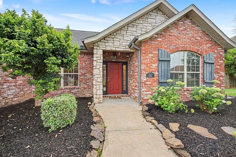 Property Photo:  3903 SW Sycamore Street  AR 72713 