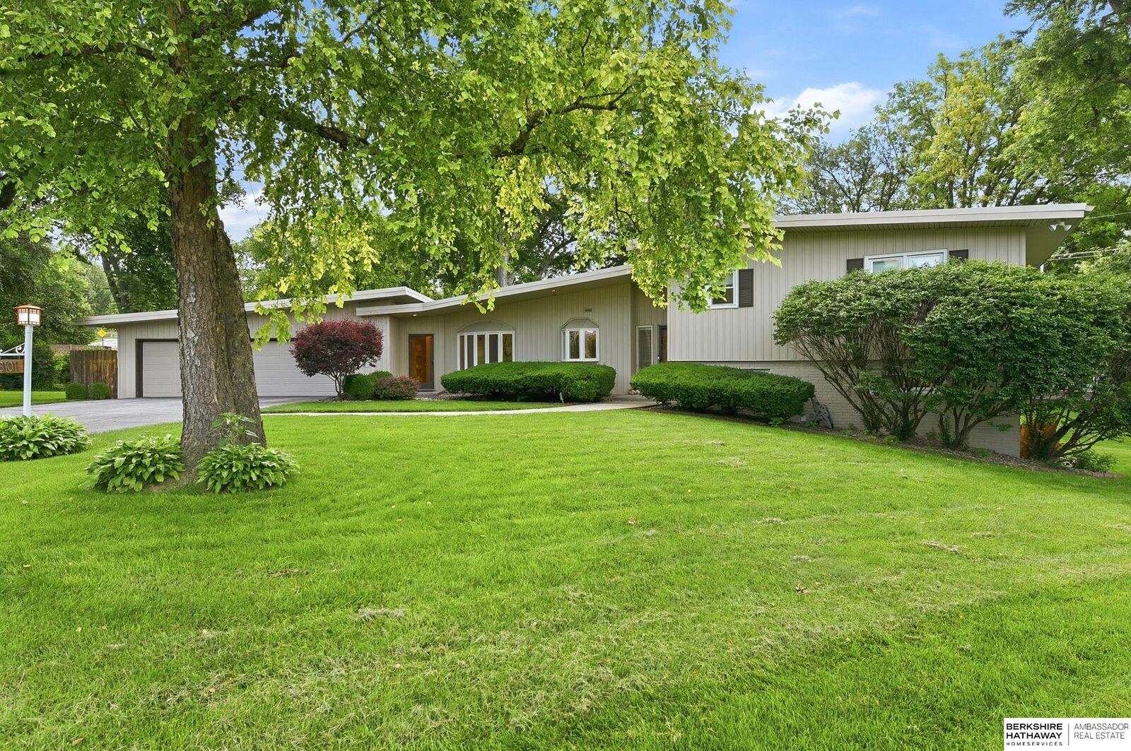 Property Photo:  8101 Walnut Circle  NE 68124 
