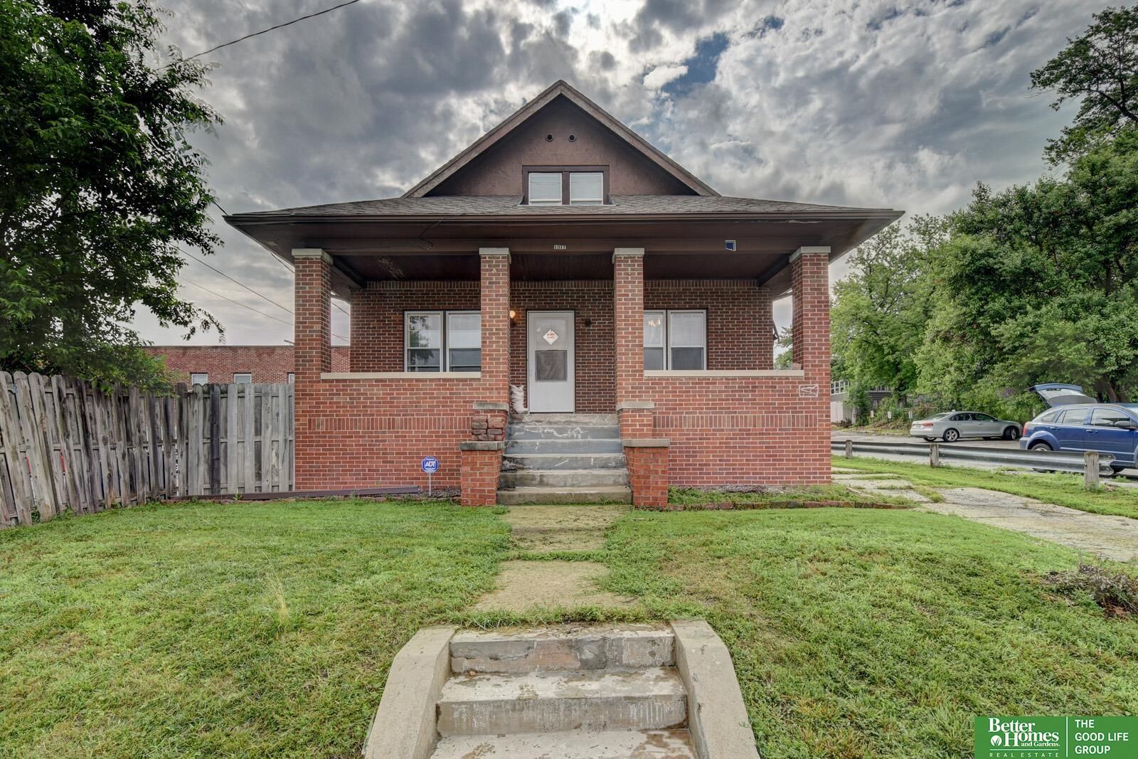 Property Photo:  1911 S 50 Street  NE 68106-9999 