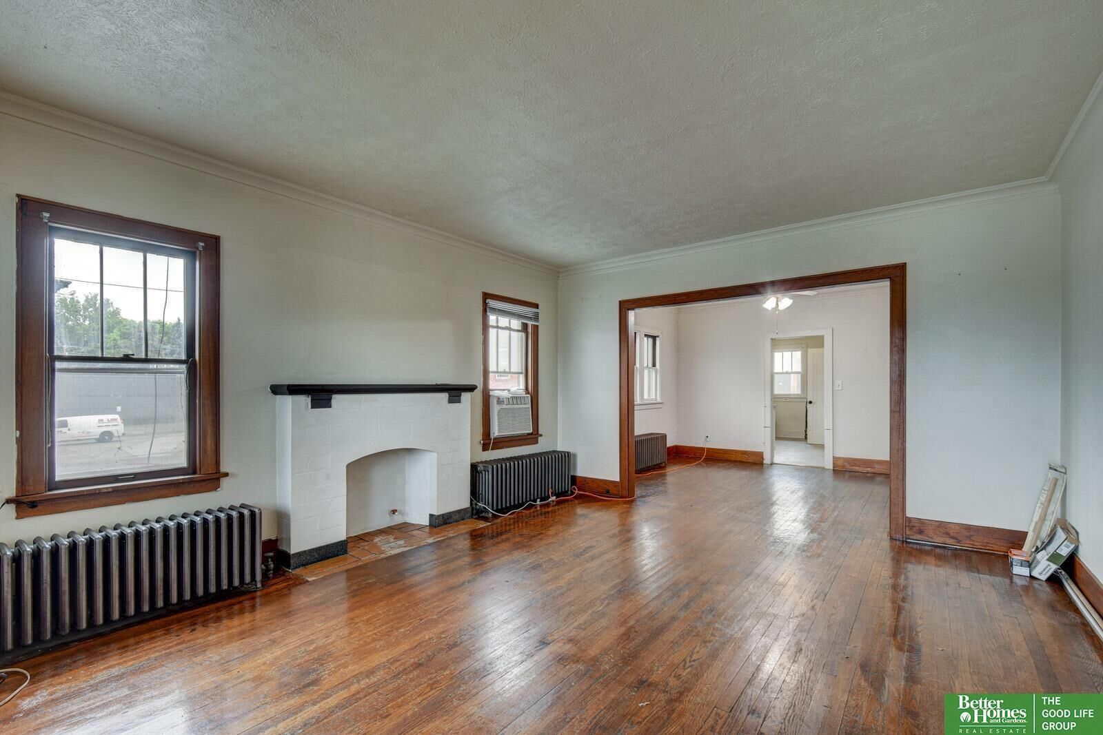 Property Photo: 1911 S 50 Street NE 68106-9999