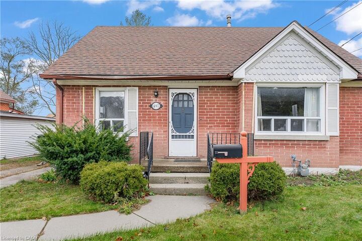 Property Photo: 497 Victoria Street S ON N2M 3A6