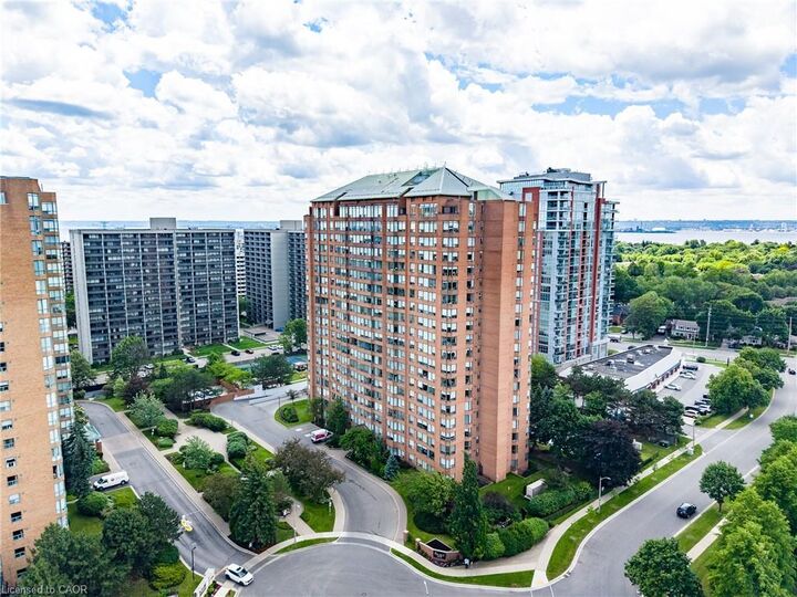 1270 Maple Crossing Boulevard 1004 — photo 1
