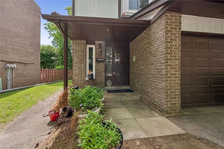 Property Photo:  46 Cedarwoods Crescent  ON N2C 2L7 