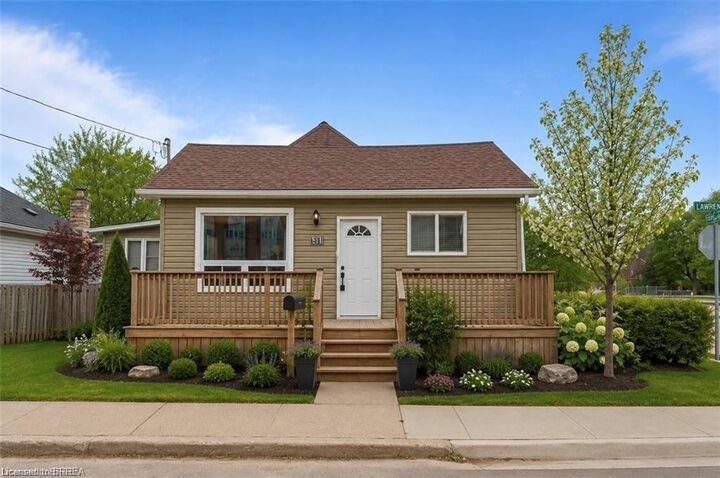 44 Lawrence Street — photo 1