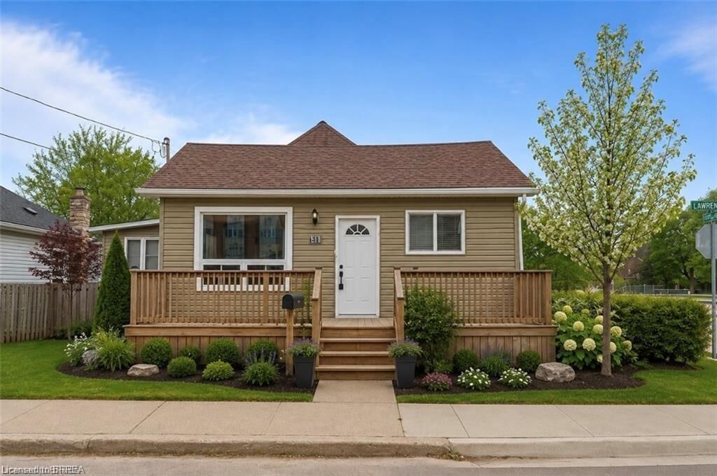 Property Photo: 44 Lawrence Street ON N3R 1A7