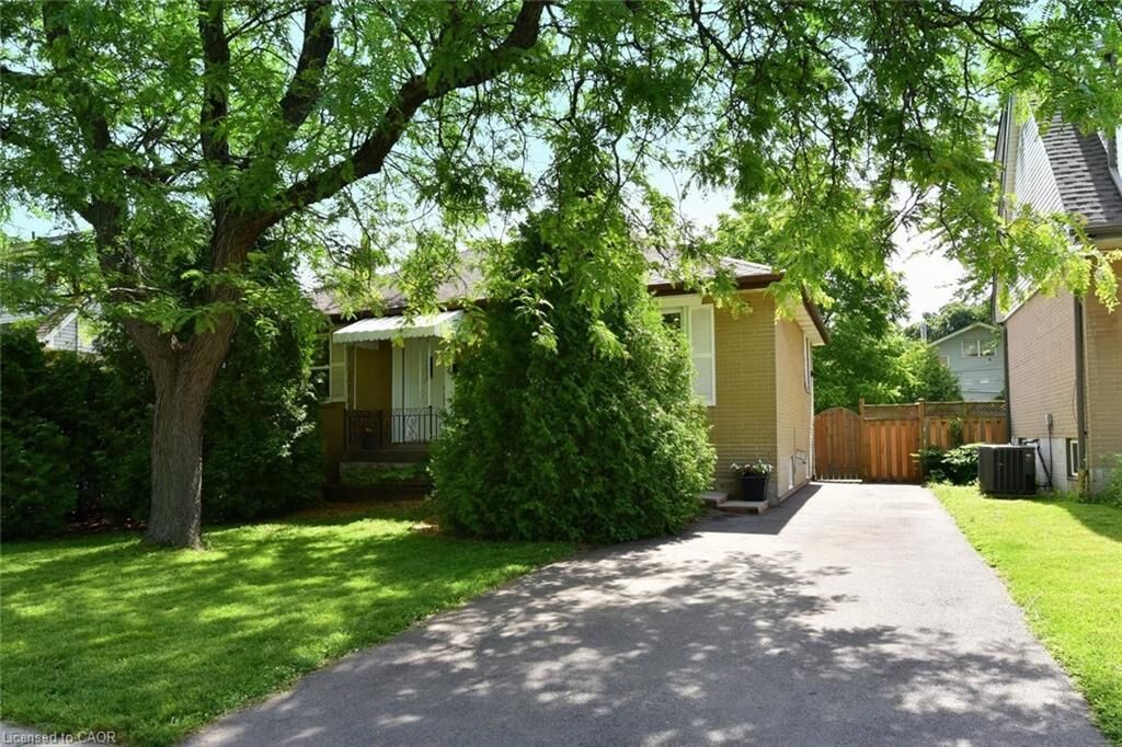 Property Photo: 107 West 32nd Street ON L9C 5G8