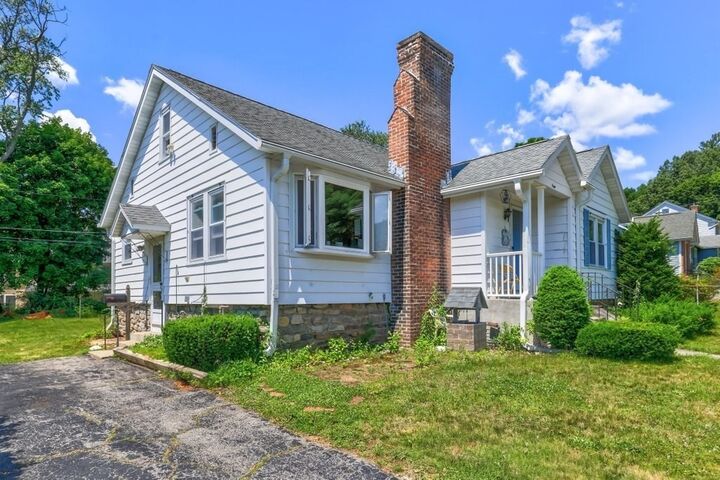 Property Photo:  8 Knowles Rd  MA 01602 