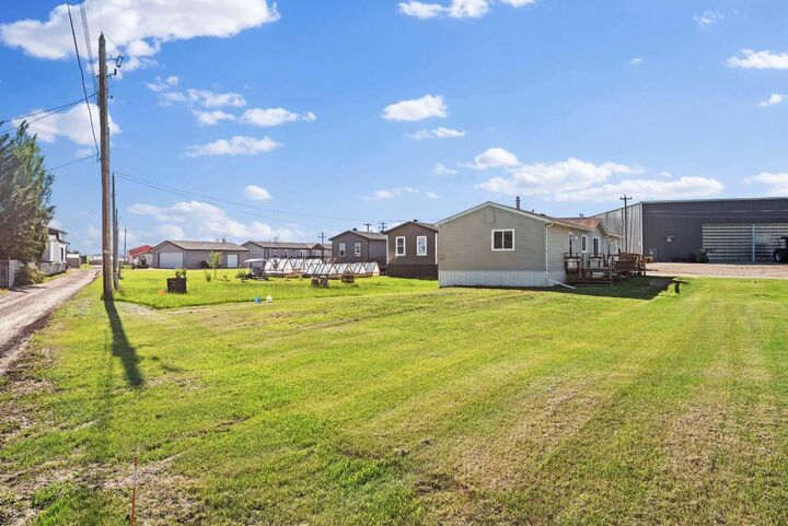 Property Photo: 8 Trochu Avenue AB T0M 2C0