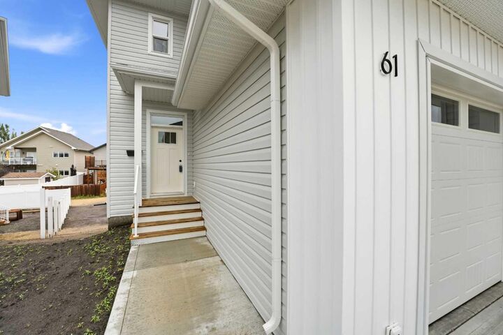 Property Photo: 77 Pinnacle Close AB T4M 0M3