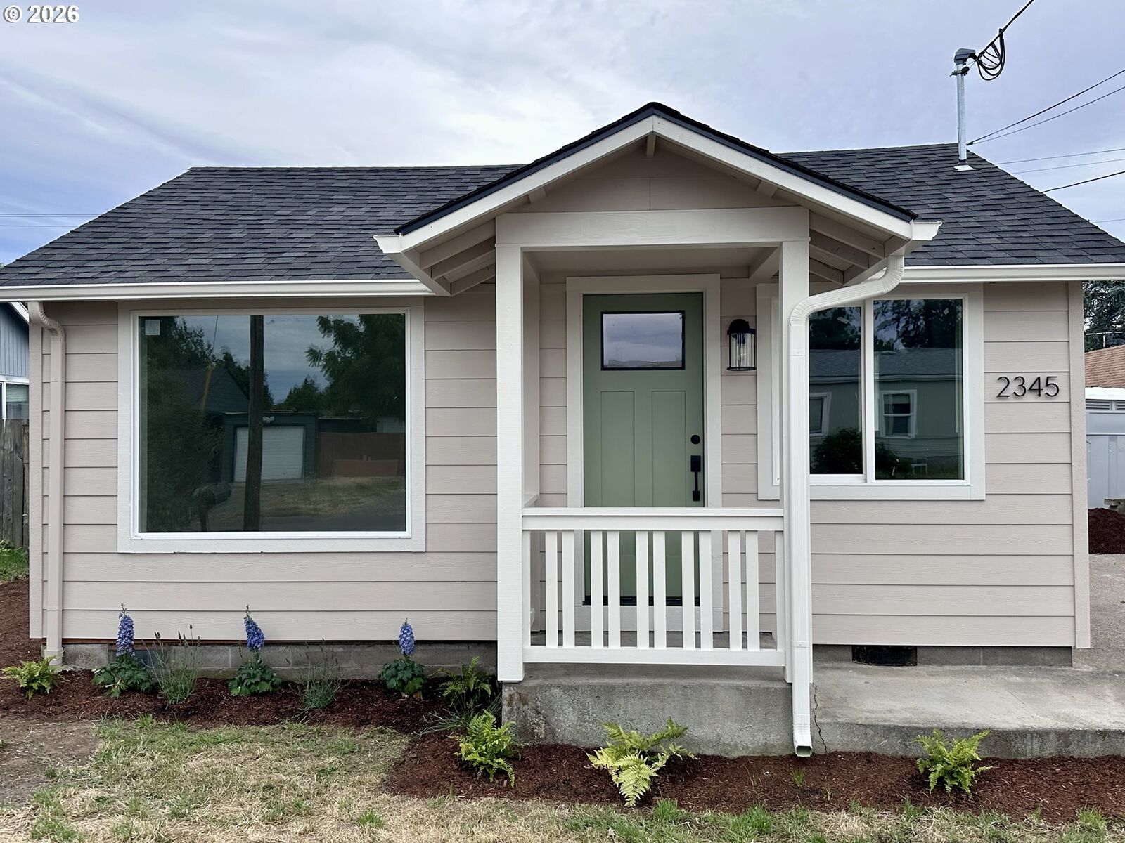 Property Photo:  2345 F St  OR 97477 