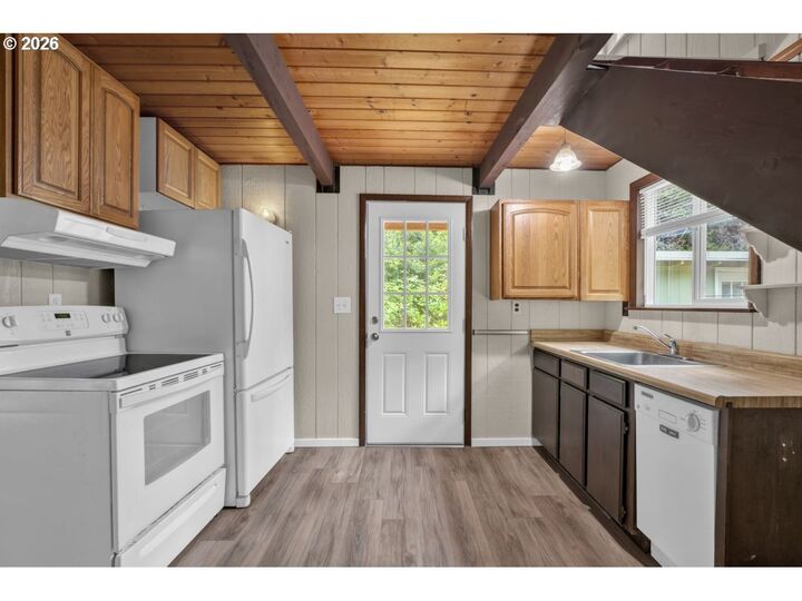 Property Photo:  88046 Leeward Dr  OR 97439 