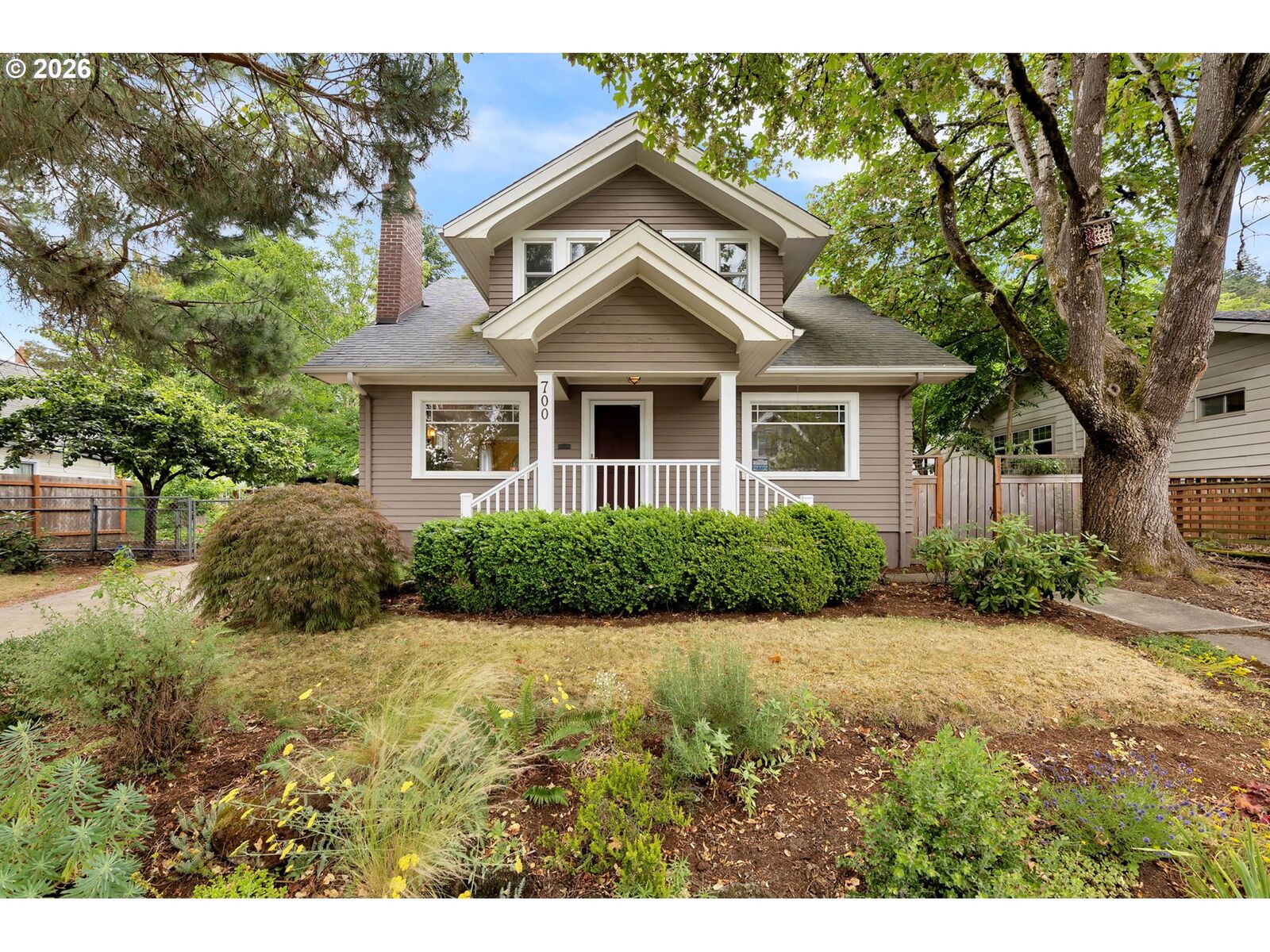 Property Photo:  700 SE 61st Ave  OR 97215 