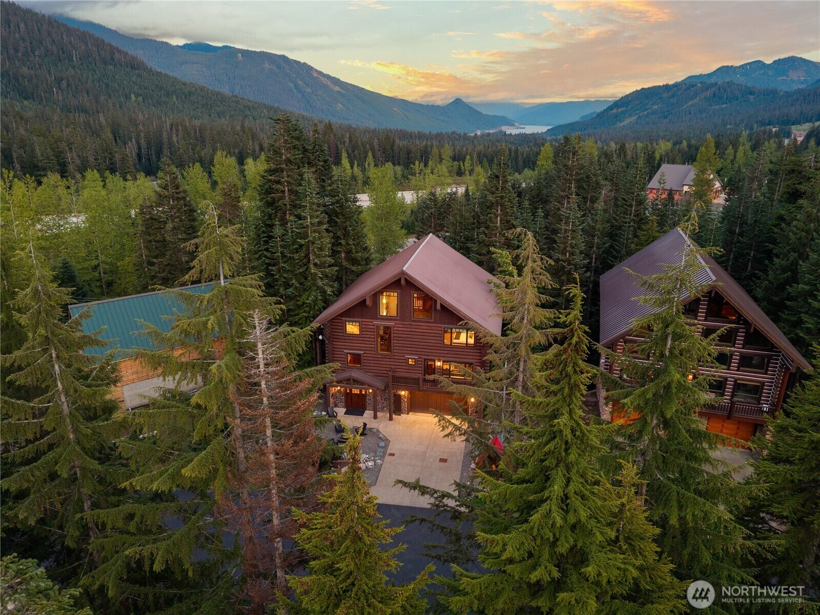 Property Photo:  6  Summit Way  WA 98068 