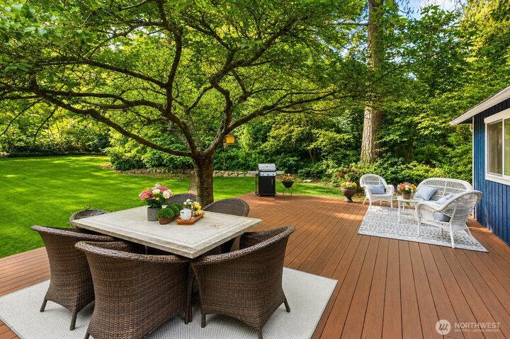 Property Photo:  5013  140th Avenue NE  WA 98005 