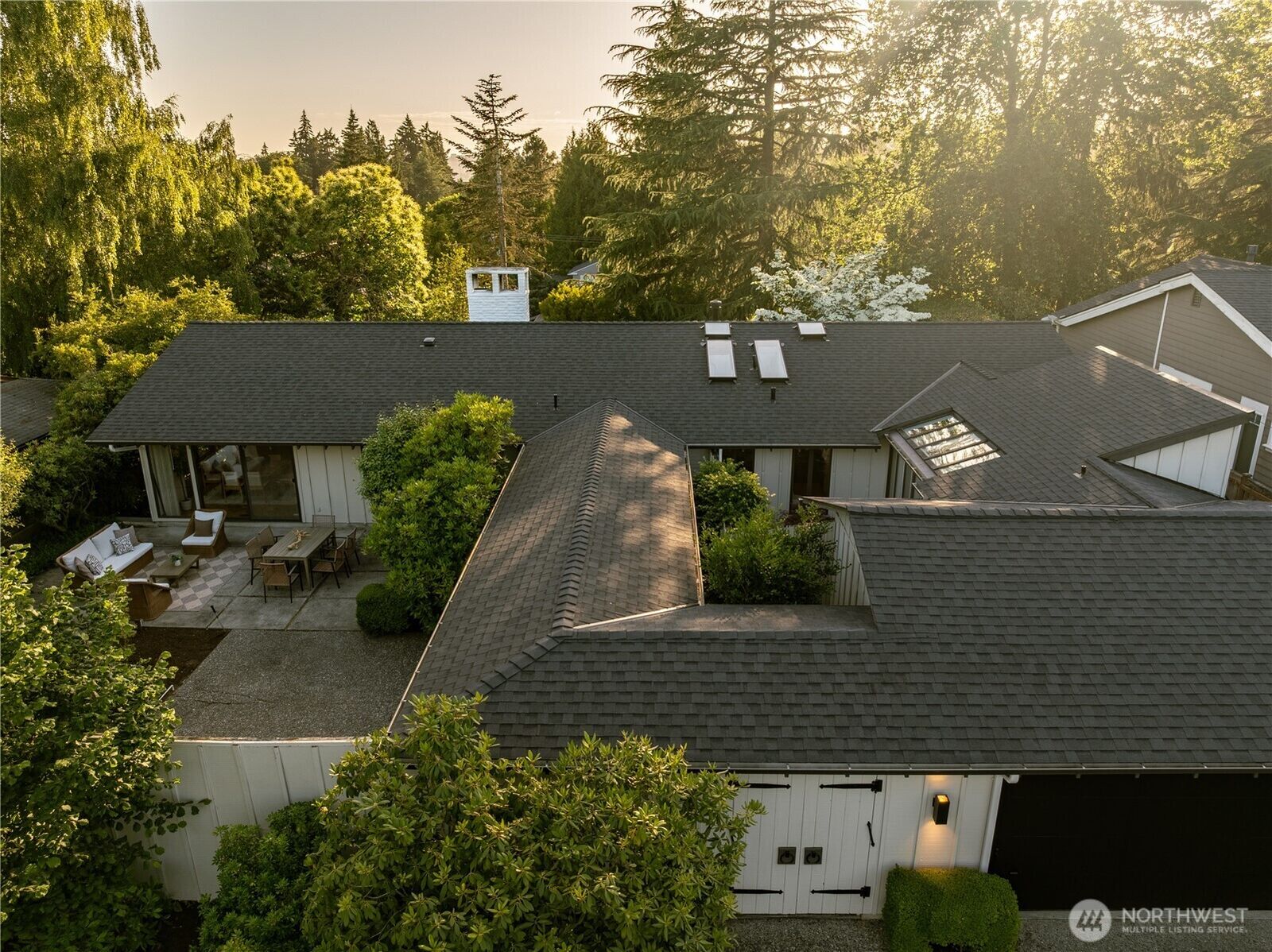 Property Photo:  3853  81st Avenue SE  WA 98040 