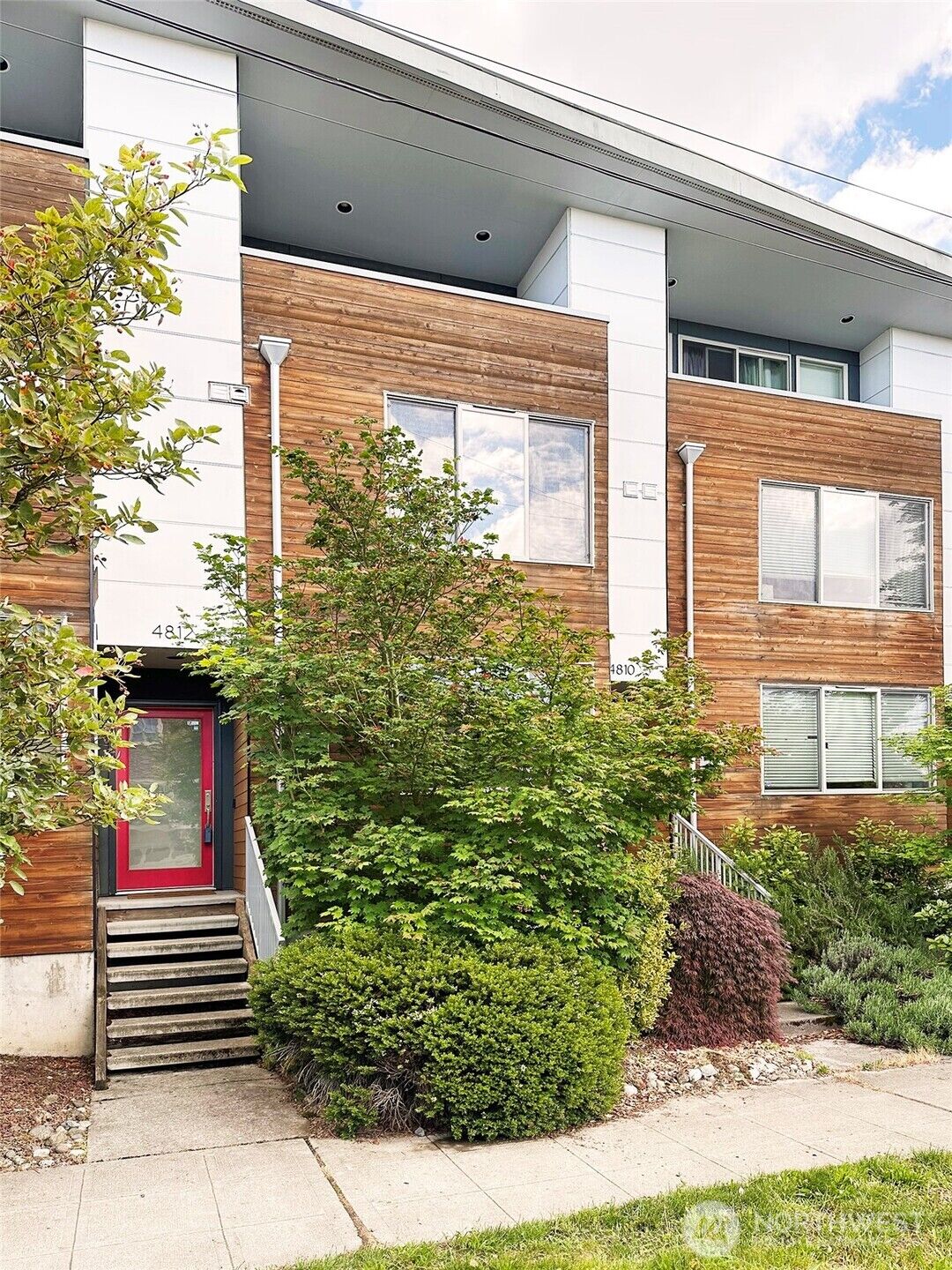 Property Photo:  4812  Linden Avenue N  WA 98103 