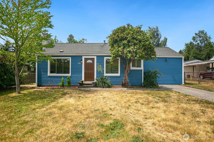Property Photo:  15513  8th Avenue NE  WA 98155 