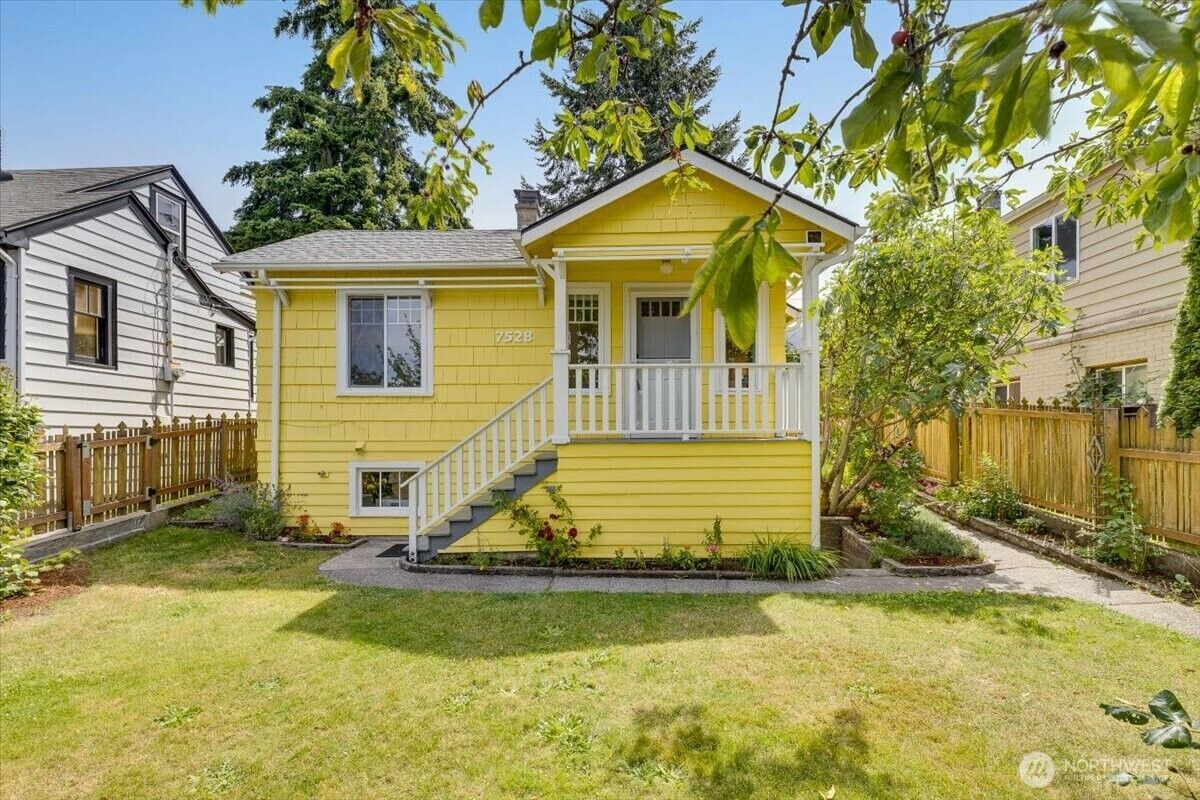 Property Photo:  7528  14th Avenue SW  WA 98106 