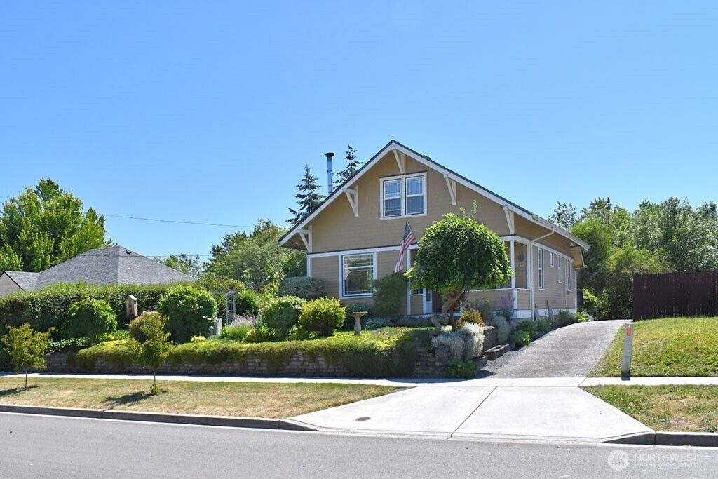 Property Photo:  673 SW Chehalis Avenue  WA 98532 