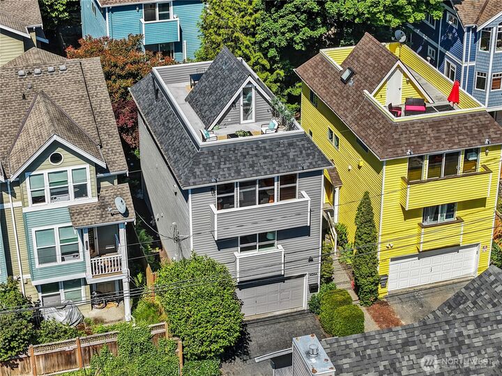 Property Photo:  1426  18th Avenue A  WA 98122 