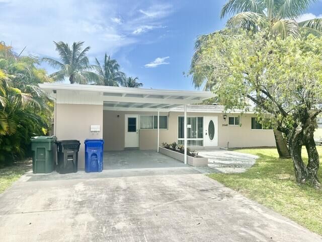 Property Photo:  2548 Gulfstream Lane  FL 33312 