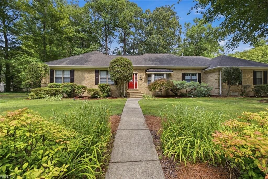 Property Photo:  912 Upper Hastings Way  VA 23452 