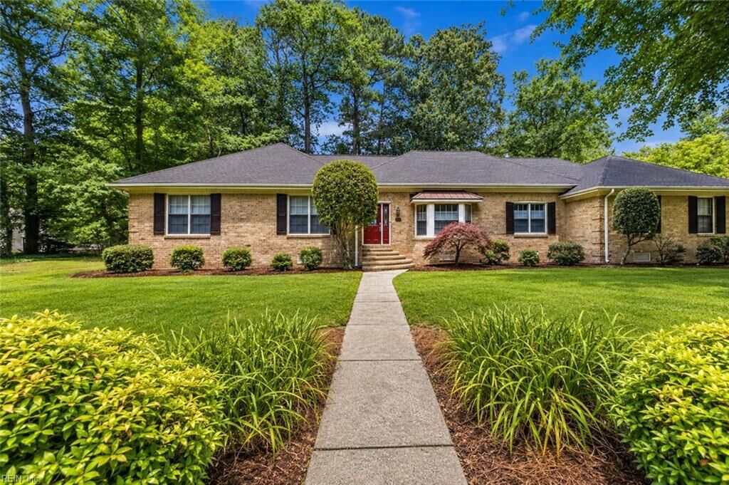 Property Photo:  912 Upper Hastings Way  VA 23452 