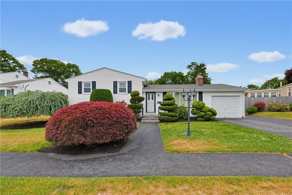 Property Photo:  31 Benjamin Avenue  RI 02920 