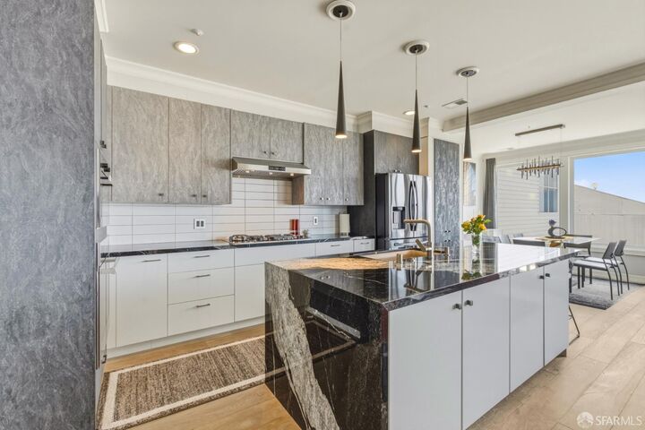 Property Photo:  748 North Point Street 2  CA 94109 
