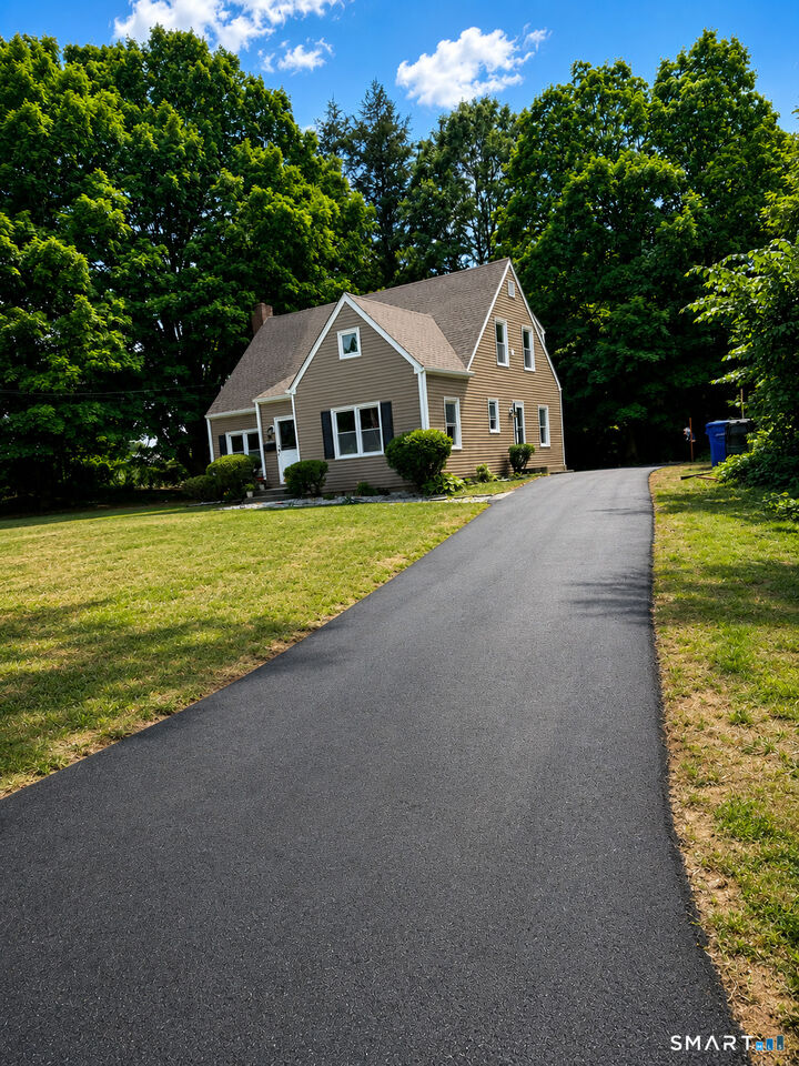 Property Photo:  18 Norton Road  CT 06016 