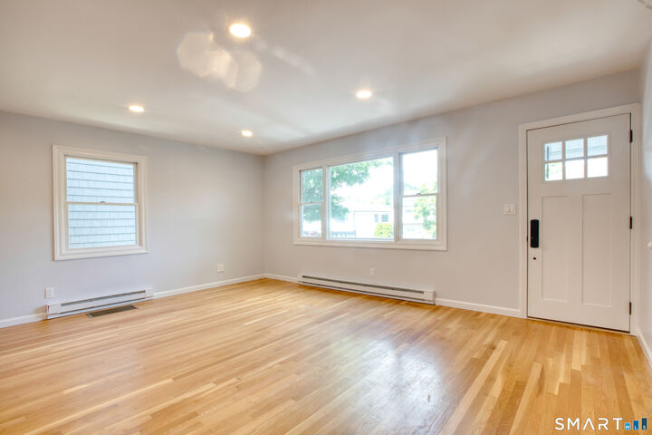 Property Photo: 8 Ridge Place 1 CT 06831