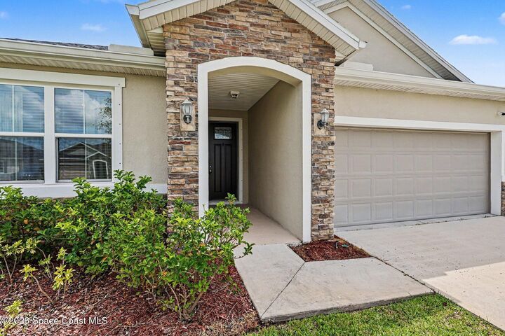 Property Photo: 935 Potenza Drive FL 32904