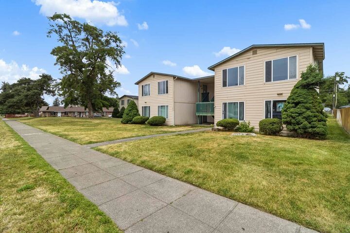 Property Photo: 1707 E Cataldo Ave WA 99202