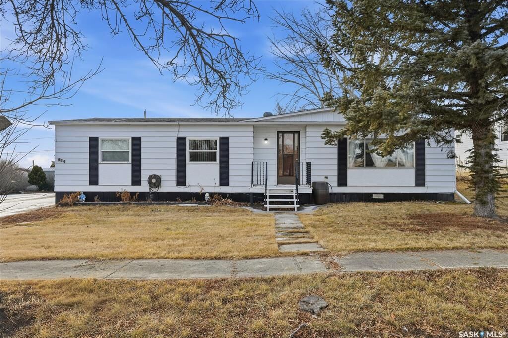 Property Photo:  514 McKenzie Street  SK S0H 3C0 