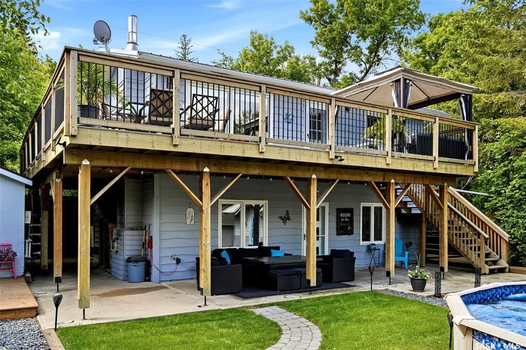 Property Photo:  1207 5th Avenue  SK S0G 4C0 